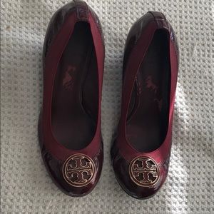 Tory Burch Caroline wedges Maroon Burgundy Sz7